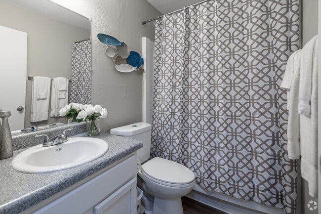 2BR, 1BA - 860SF - Bathroom - Residences at Overlook