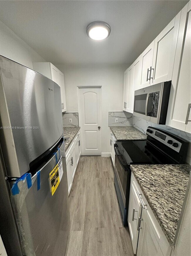 Foto del edificio - 2111 SW 14th Terrace