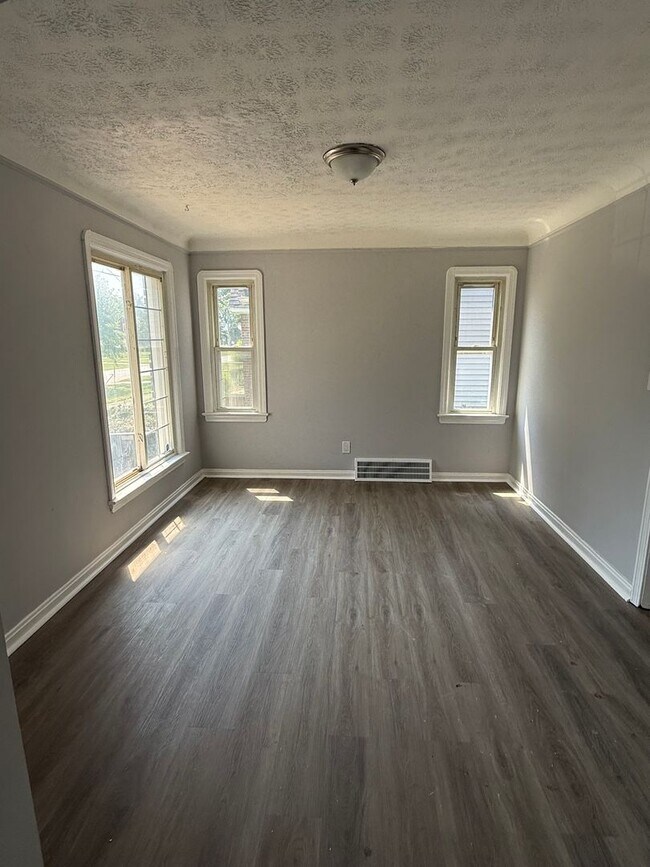 Foto del edificio - Lee/Harvard 5 Bedroom Single Home