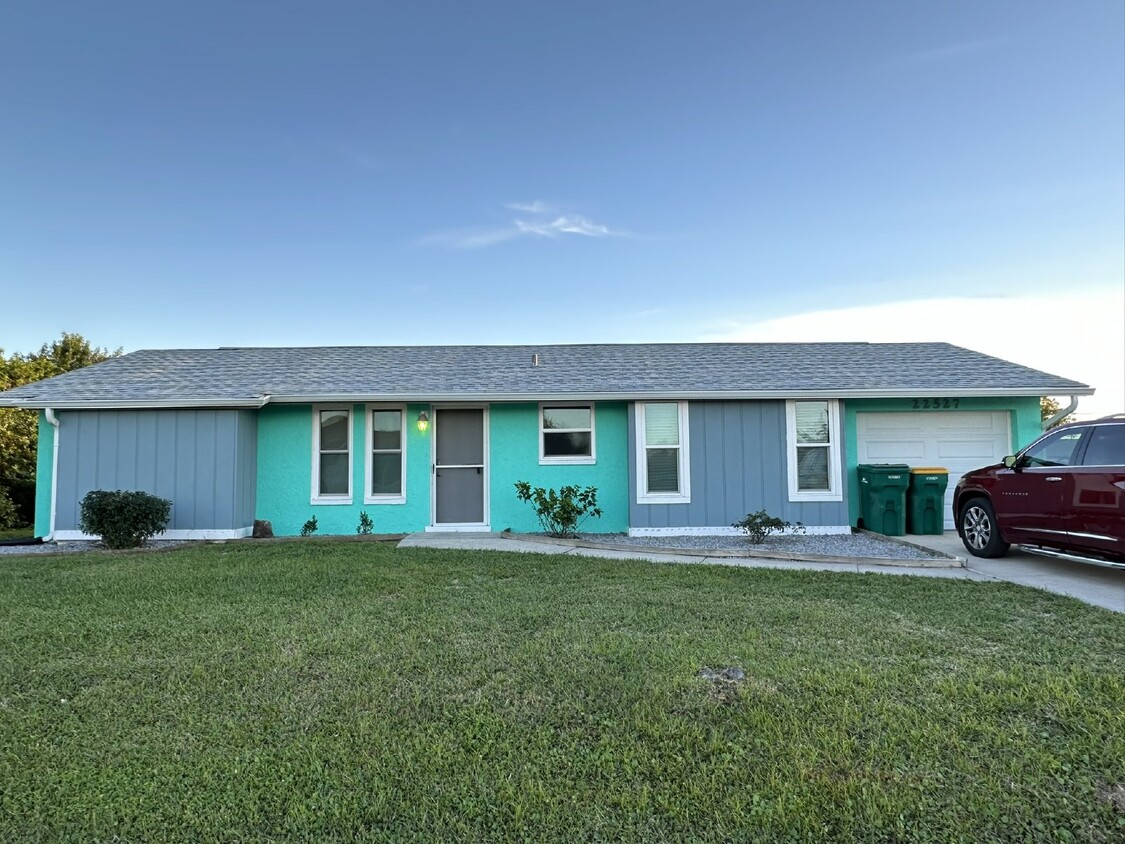 Foto principal - "Charming 2-Bed, 2-Bath in Port Charlotte'...