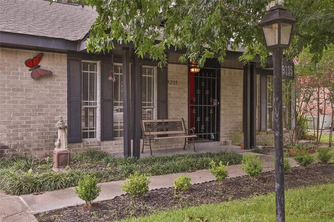 Building Photo - 9235 Kempwood Dr