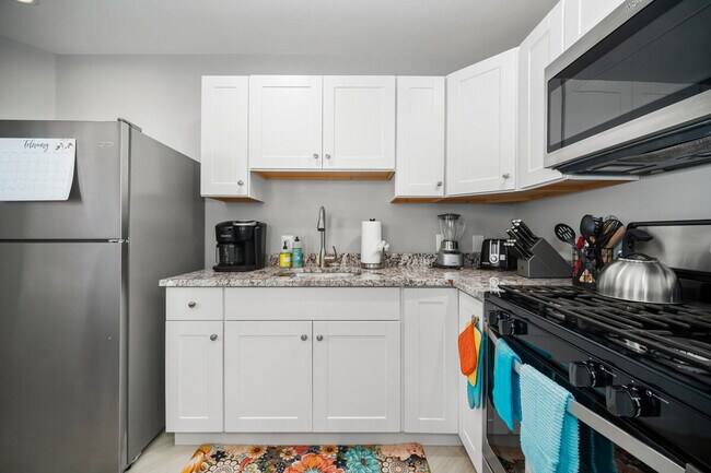 Foto del edificio - 476498-498 Hanover St Exd