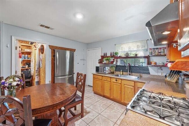 Building Photo - 11405 Blossom Cir