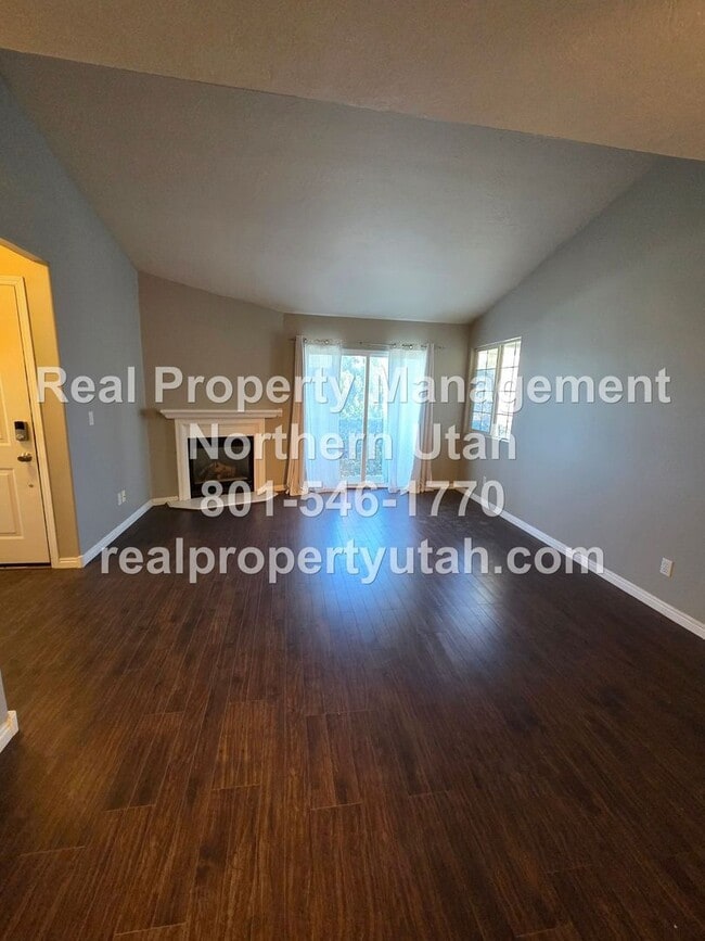 Building Photo - 2 Bed 2 Bath Condo in Clearfield Now Available!