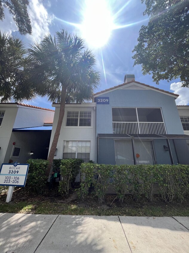 Foto principal - 3209 Clint Moore Rd