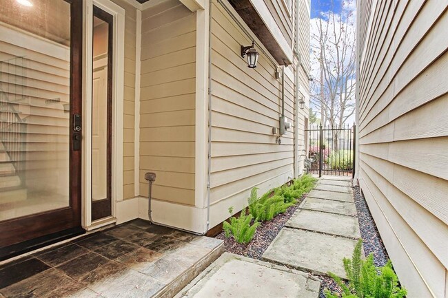 Building Photo - 511 Birdsall St