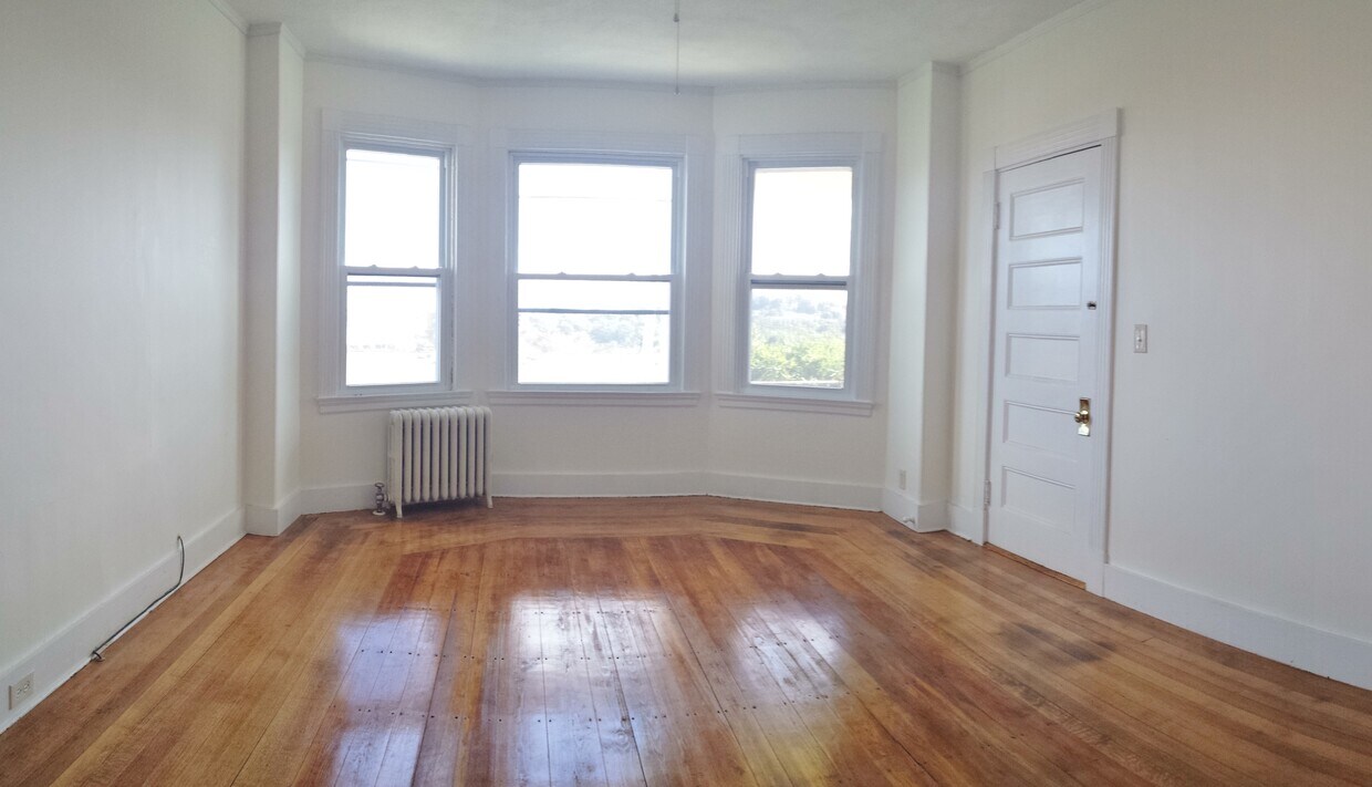 Living room - 104 Campbell Ave