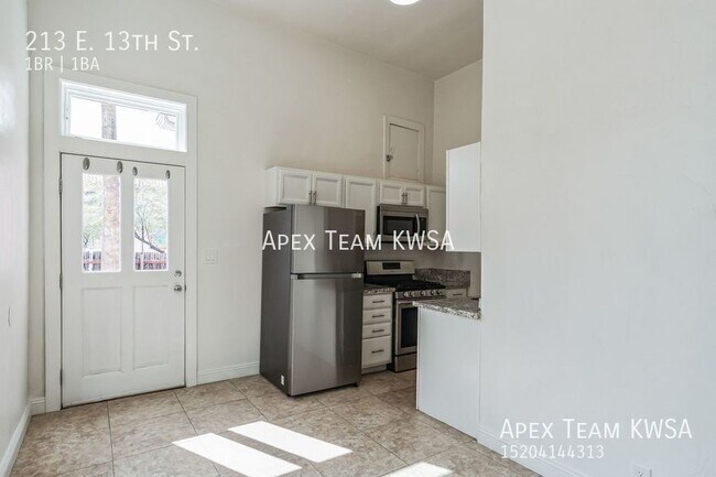 Foto del edificio - 213 E 13th St