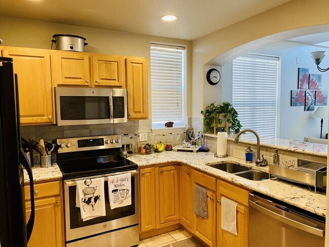 Foto del edificio - Beautiful, Updated 2 Bedroom, 2 Bath Penth...