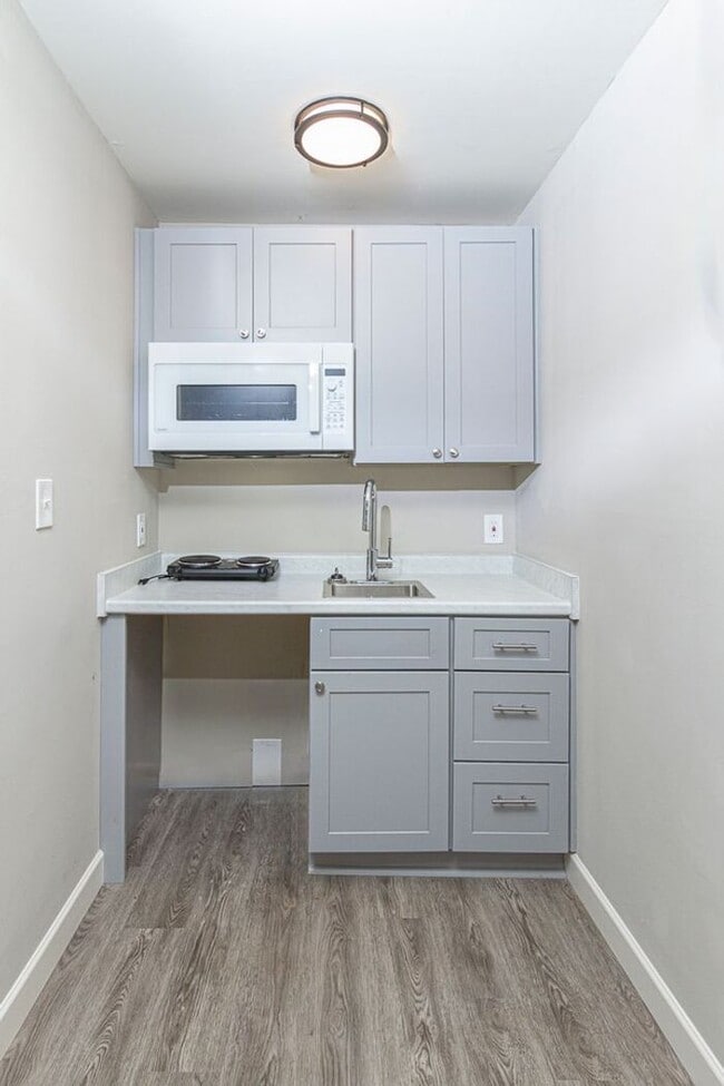 Foto del edificio - Brand New Studio Apartment with Hardwoods,...