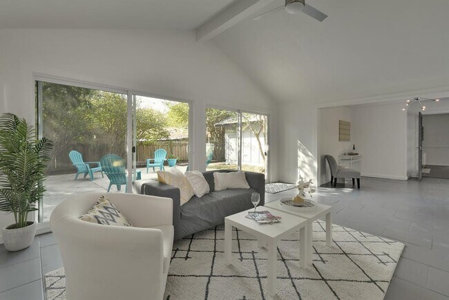 Foto del edificio - 7204 Hartnell Dr