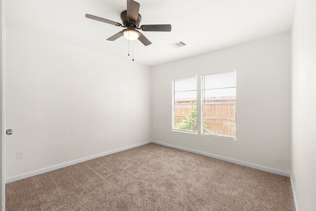 Foto del edificio - 1309 Bragg St