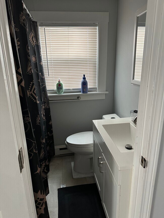 Foto del edificio - 53 Gilford Ave