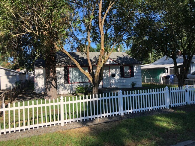 Foto del edificio - Clean & cozy 2 bedroom 1 bath Rancher comi...