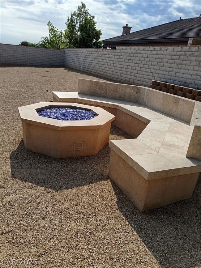 Building Photo - 8623 Golden Canyon Rd