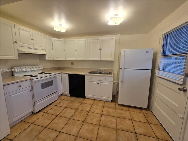 Foto del edificio - 1475 NE 125th Terrace