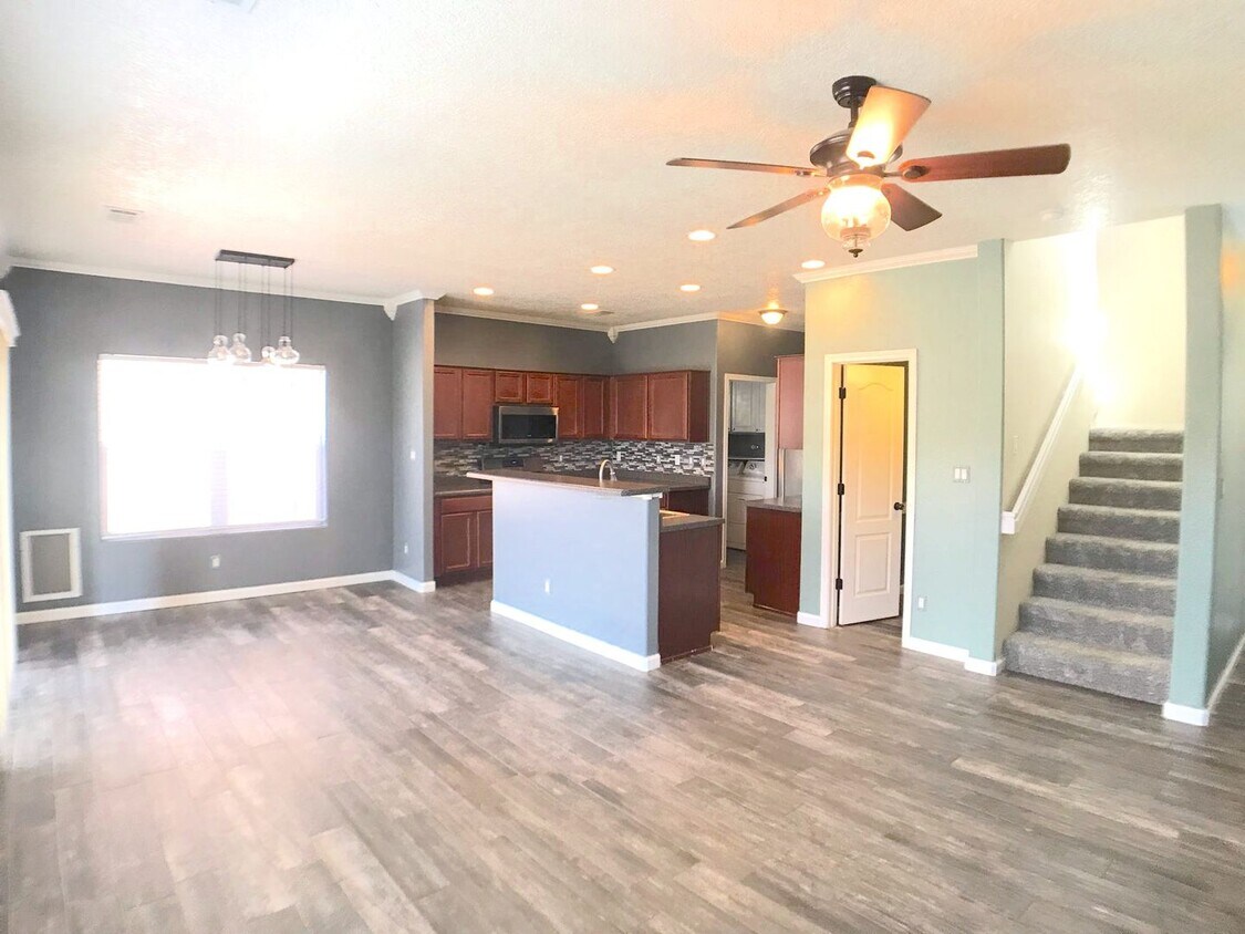 Primary Photo - Modern 3 bedroom in Tierra Oeste neighborh...