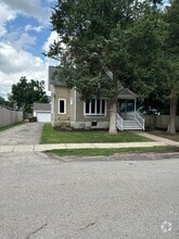 Building Photo - 615 Kishwaukee St