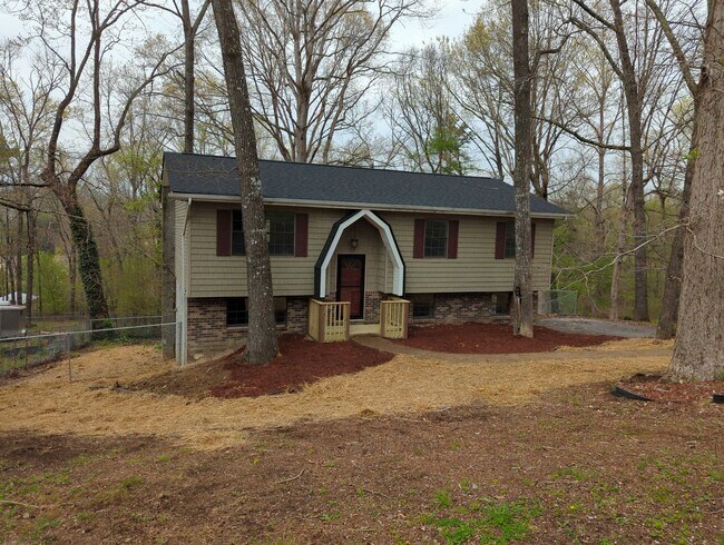 Building Photo - 1605 Wendy Cir