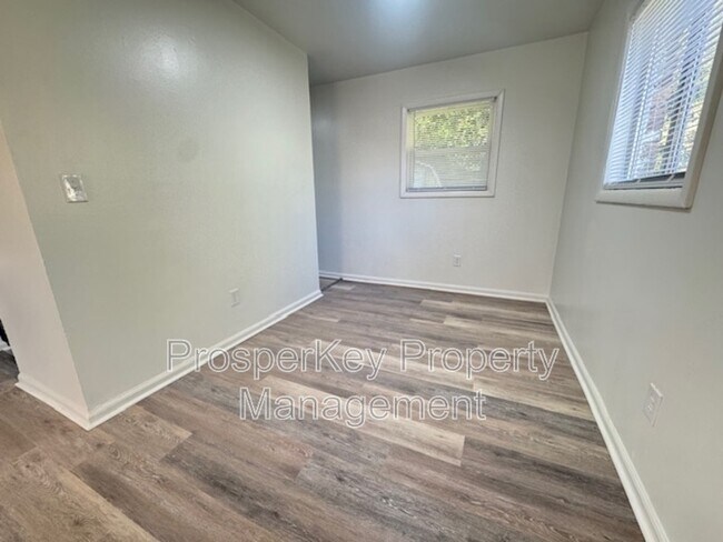 Foto del edificio - 4794 Gardiner Dr