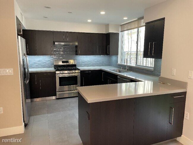 Foto del edificio - 1666 Greenfield Ave