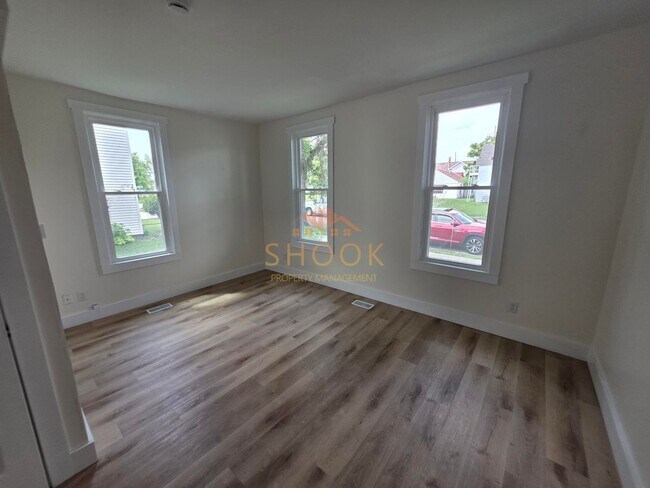 Foto del edificio - COMPLETELY RENOVATED 3 BR HOME