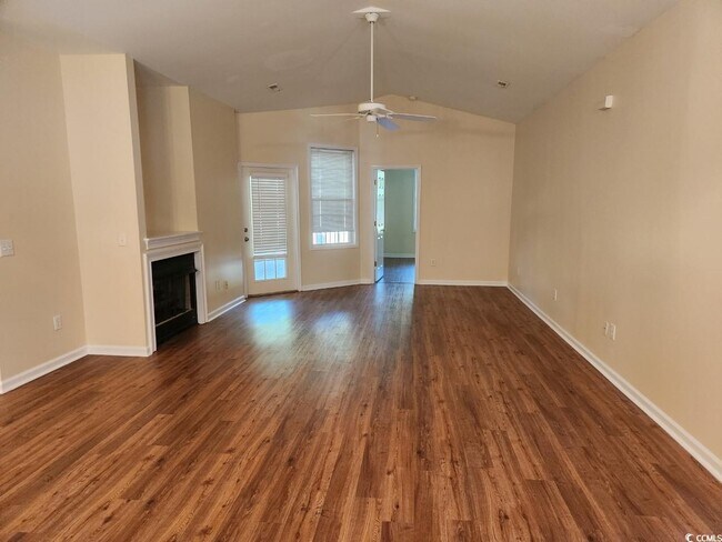 Foto del edificio - 33 Golf View Ct