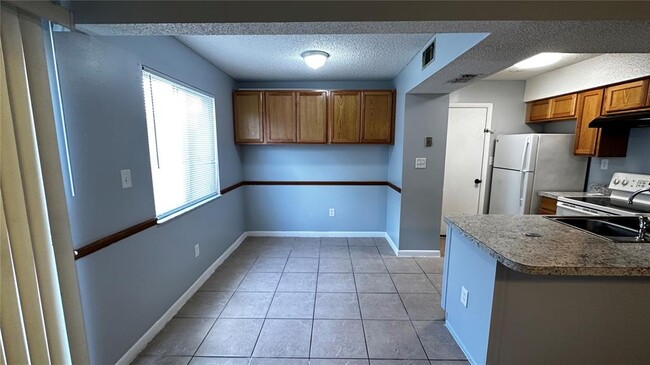 Building Photo - 4426 Shadow Crest Pl