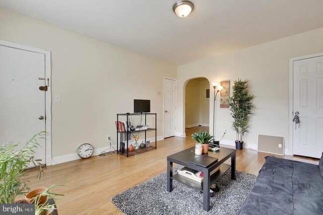 Building Photo - 4009 8th St NE