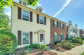 Foto del edificio - 12 Brook Dr