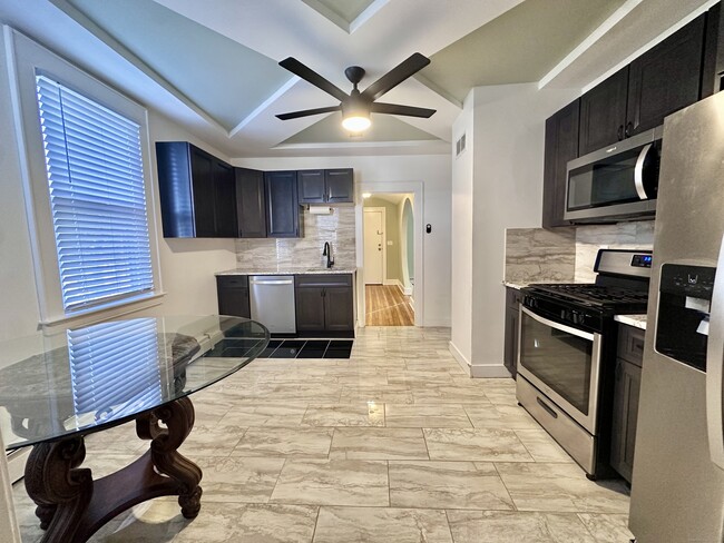 Foto del edificio - 928 Townsend Ave