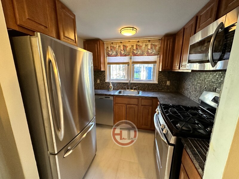 2028 Colden Ave Unit 1, The Bronx, NY 10462 Room for Rent in The