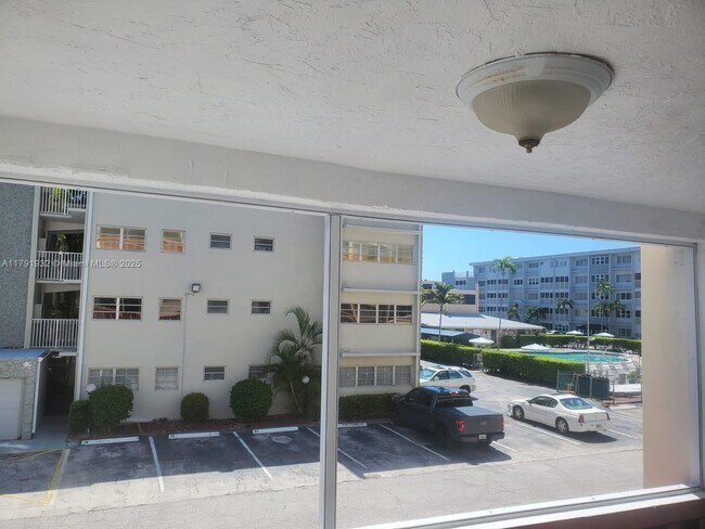 Foto del edificio - 215 SE 3rd Ave