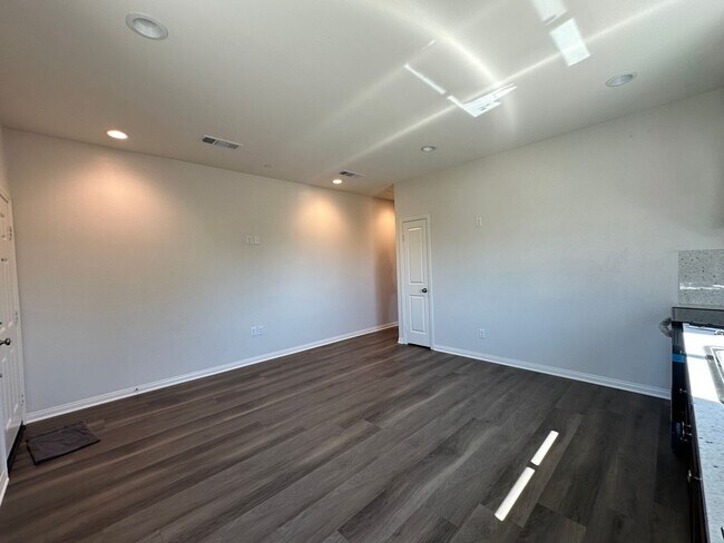 Building Photo - Gorgeously Modern 3 bedroom Home for Rent ...