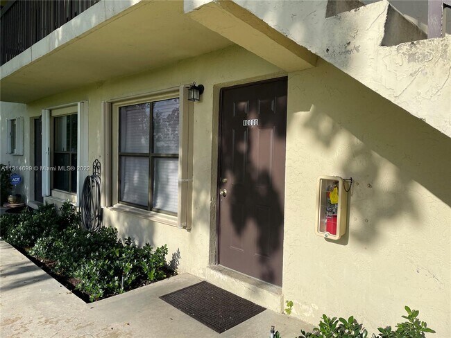 Building Photo - 10000 NW 6th Ct