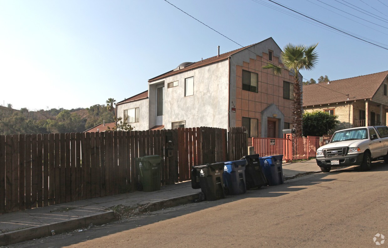 Building Photo - 518 Casanova St