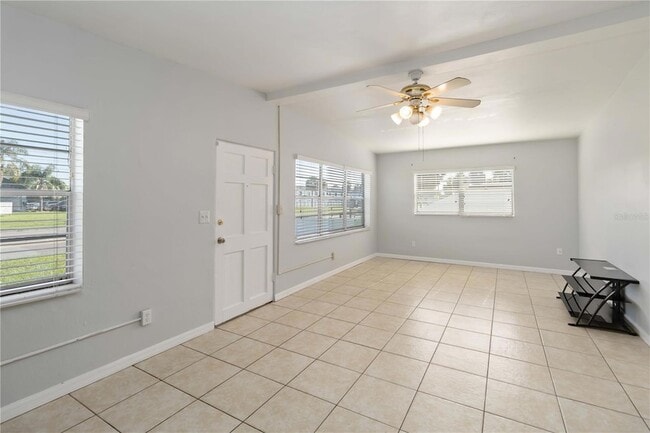 Foto del edificio - 5402 Curry Ford Rd