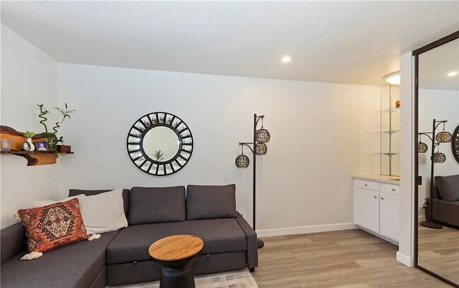 Building Photo - Sophisticated Space Designed for Comfort
