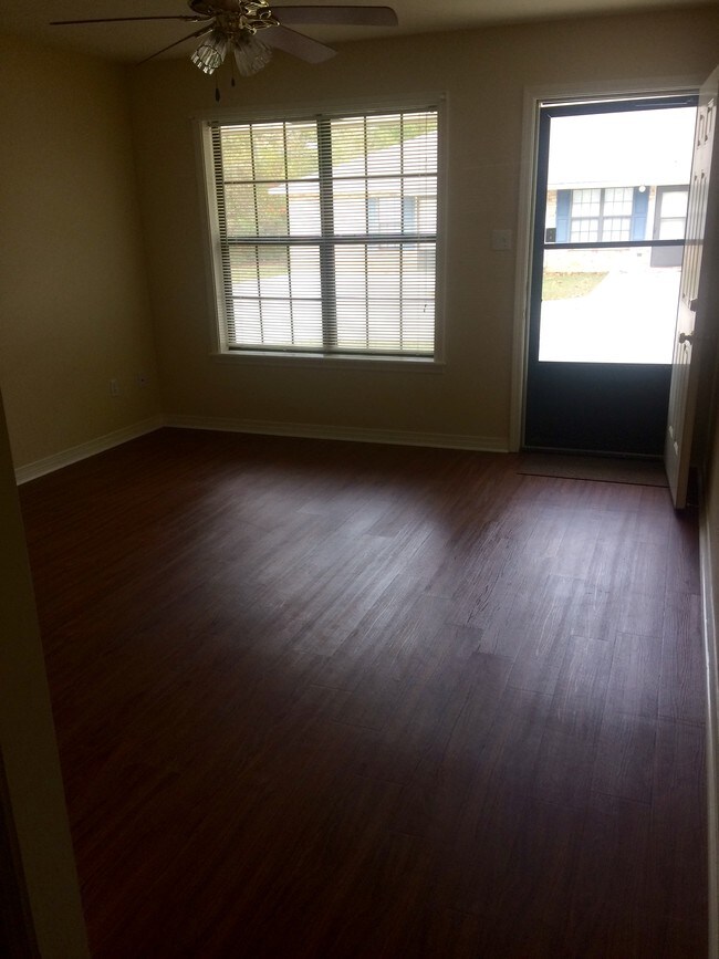 Living room - 122 Price St