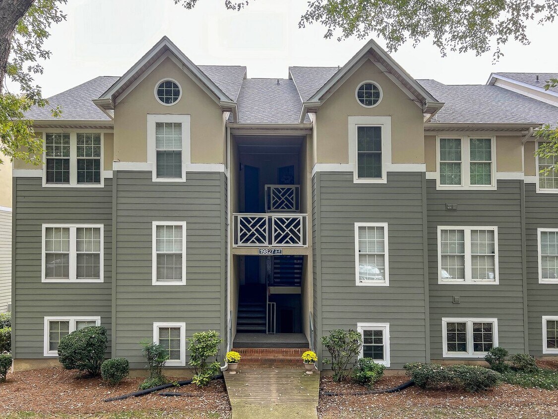 19827 Henderson Rd Unit B, Cornelius, NC 28031 Condo for Rent in