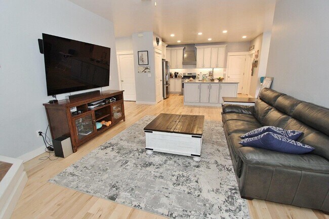 Building Photo - 3689 N Colbourne Way