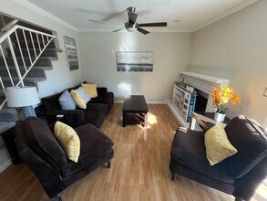 Building Photo - 907 Brandon Way