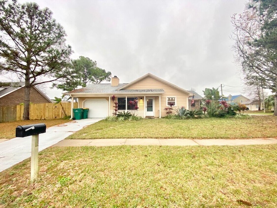 Primary Photo - 361 Evergreen Pl