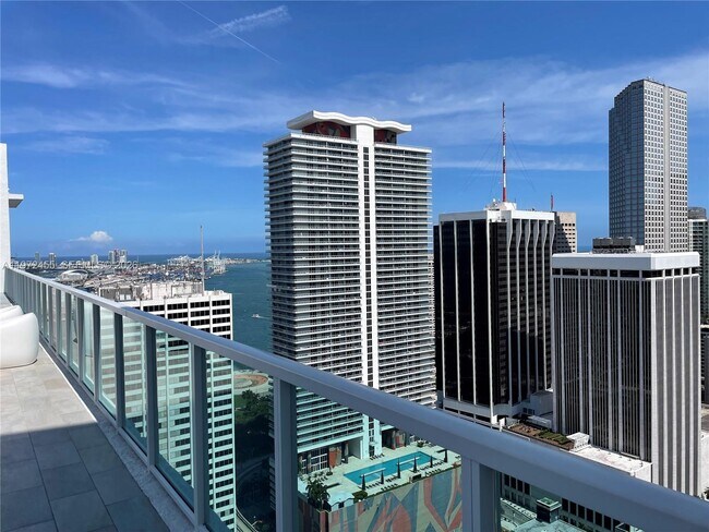 Foto del edificio - 133 NE 2nd Ave