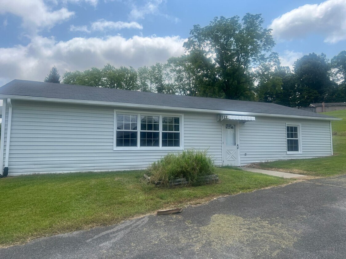 Primary Photo - Great one level home in a perfect Tri-Citi...