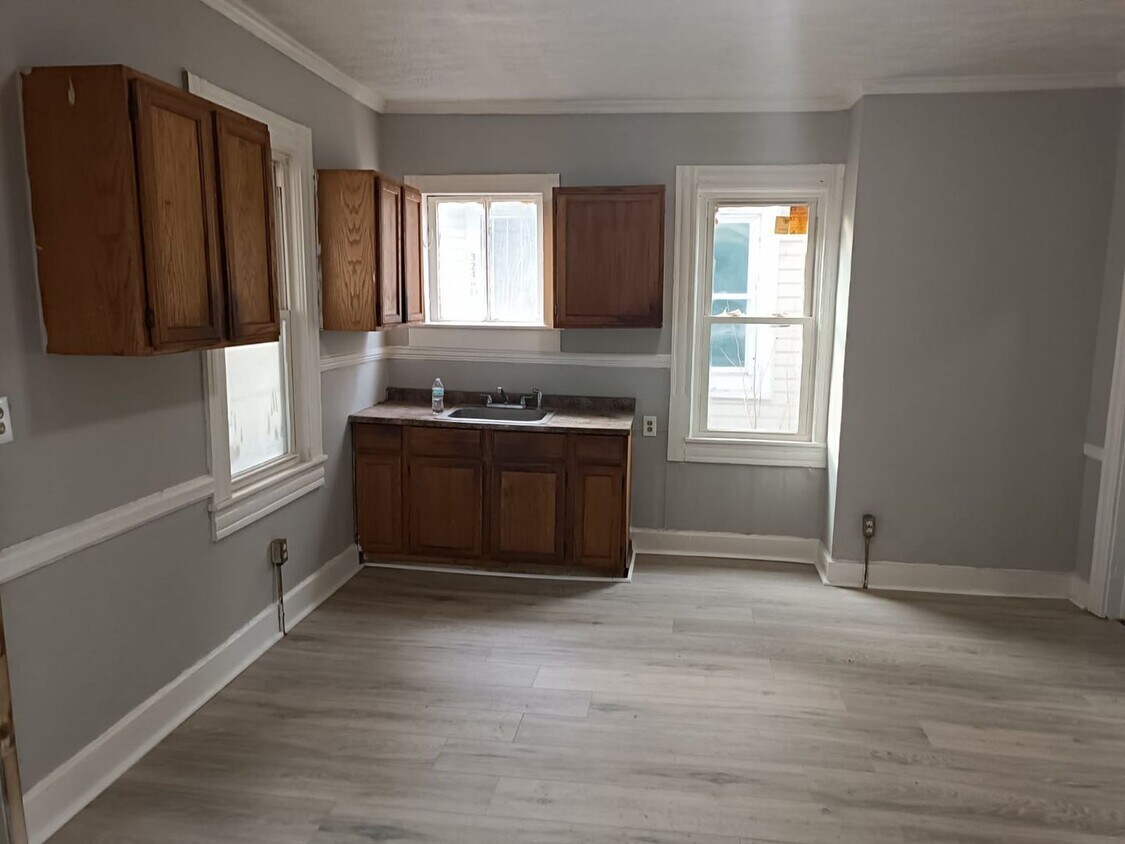 Primary Photo - 3246 W 44th St