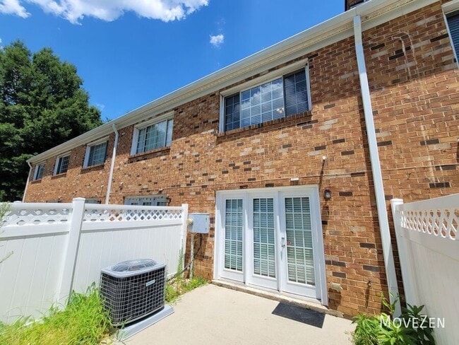 Foto del edificio - 1336 Green Oaks Ln