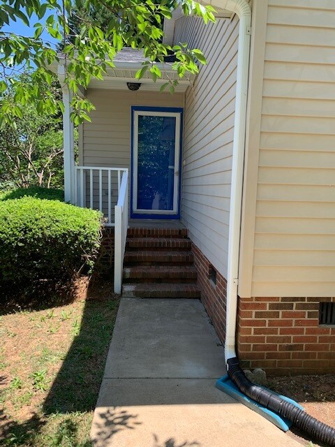 Foto principal - 408 N Pointe Creek