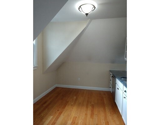 Building Photo - 462 Walnut St