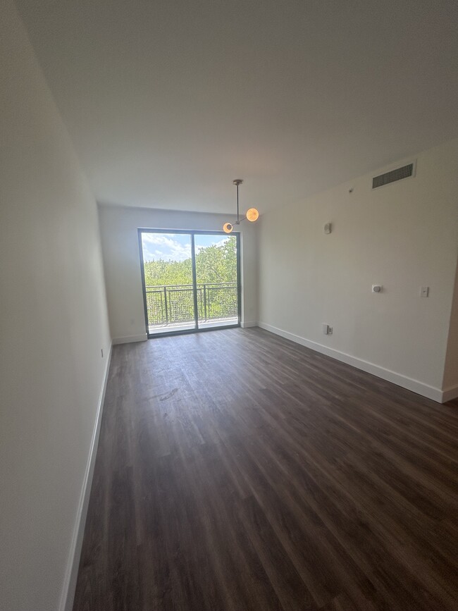 Foto del edificio - 225 SE 3rd St